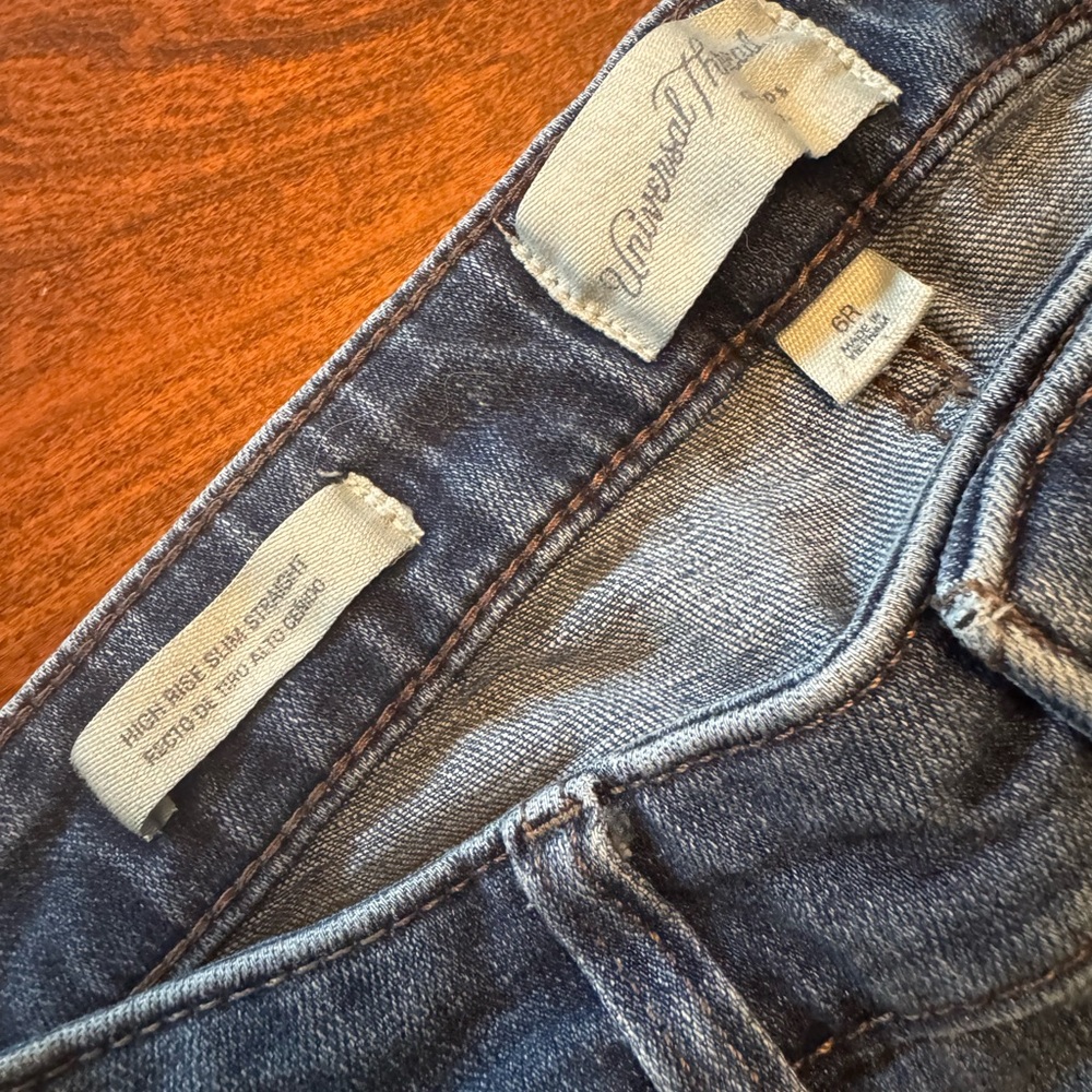 Universal Thread Blue Jeans - Picture 3 of 3